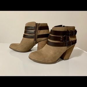 LIKE NEW, Booties with heel by Carlos Santana Sz 7